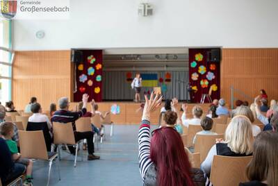 Die Besucher des Festes sollte nicht nur passiv genießen, sondern gern auch aktiv mitmachen - anfangs mit Winken und Klatschen.