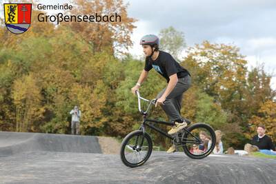 Zunächst gab es Vorführungen von zwei in der Szene bekannten BMX-Fahrern. Zum einen Linus Fischer...