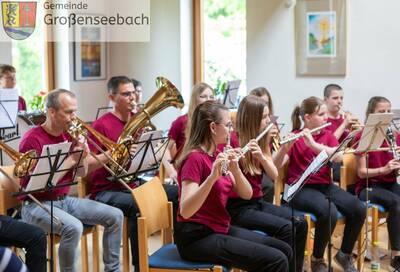 Neben dem Bläserteam und der Flötengruppe spielte auch das Vororchester. 