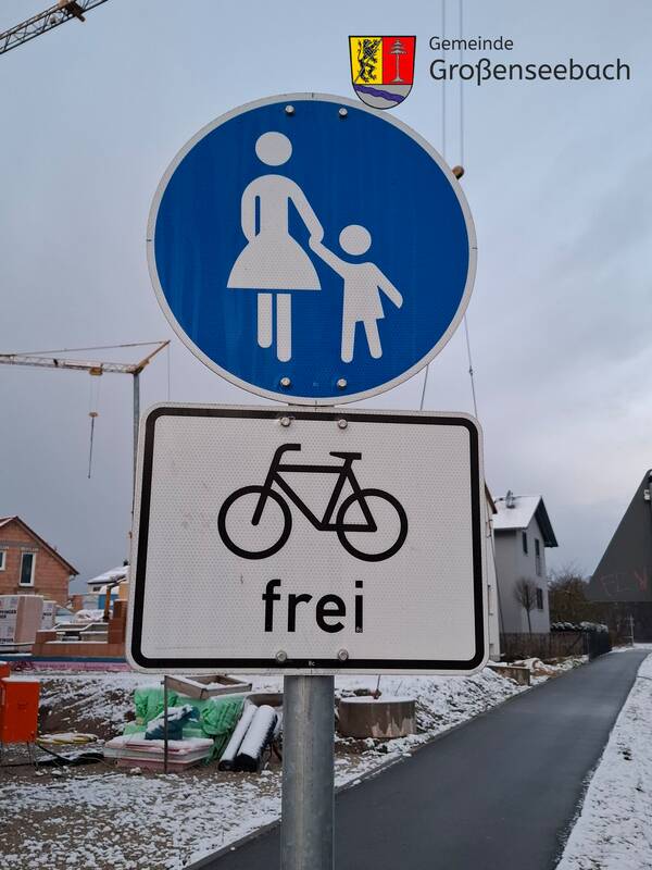 Verkehrszeichen "Gehweg-Radfahrer frei"