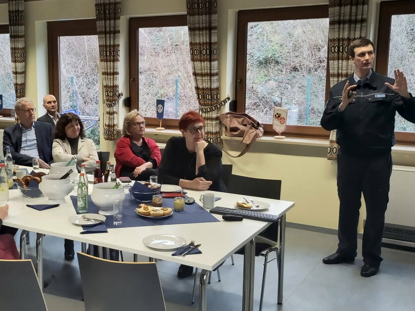 Politik trifft das Technische Hilfswerk im Landkreis Erlangen-Höchstadt am 05.03.23 in Baiersdorf