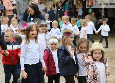 Für viele Kinder war es der erste große Auftritt vor so vielen Menschen. Der häufigste Blick ging daher oft zu Mama und Papa im Publikum.