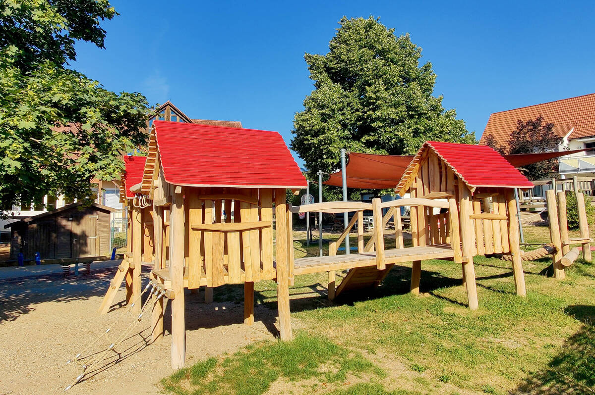 Kita Seebachwichtel Großenseebach - Baumhäuser im Garten