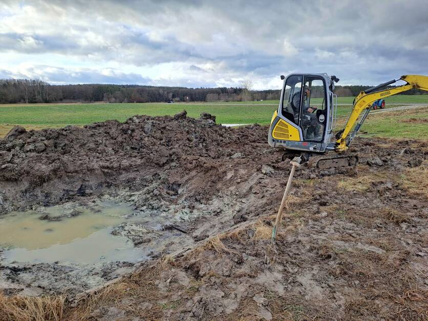 Permakulturgarten Großenseebach: Anlegen eines Teiches als Stillgewässer im Januar 2024